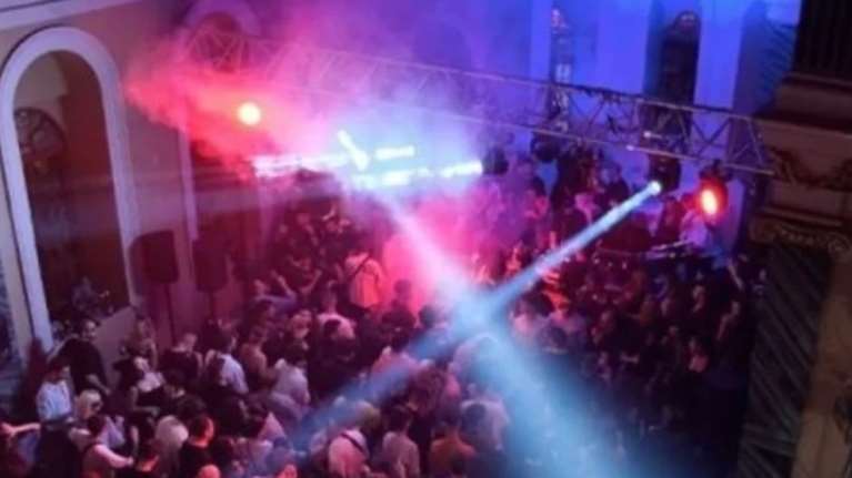 Aπίστευτη πρόκληση: Πάρτι με ηλεκτρονική μουσική σε ορθόδοξη εκκλησία στη Σμύρνη