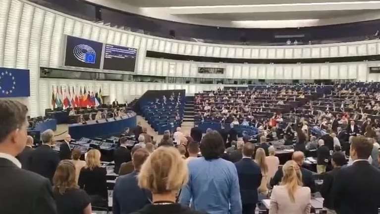 Δολοφονία Τσάρλι Κερκ: Η ευρωπαϊκή ακροδεξιά ζήτησε ενός λεπτού σιγή στο ευρωκοινοβούλιο αλλά η Μέτσολα το αρνήθηκε