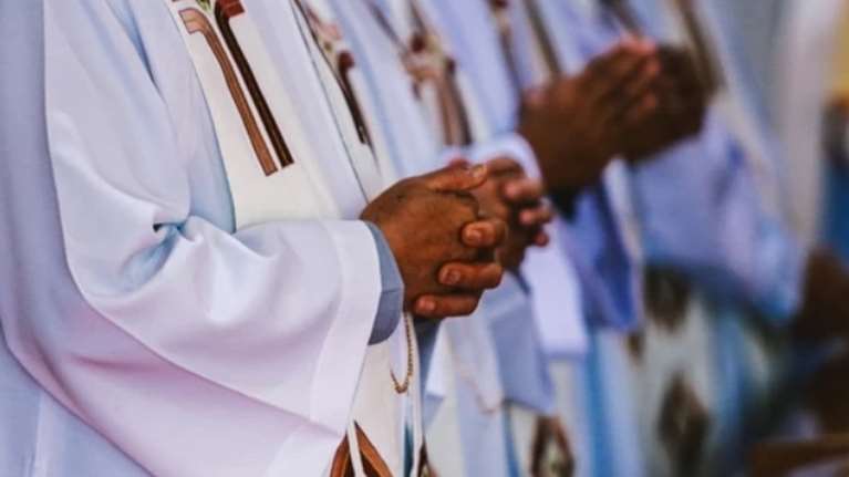 Σκάνδαλο στην Καθολική Εκκλησία: Εμπλεκόμενος επιχειρηματίας εκβίαζε ορθόδοξο Μητροπολίτη - Σε 1,5 χρόνο του πήρε 500.000 ευρώ