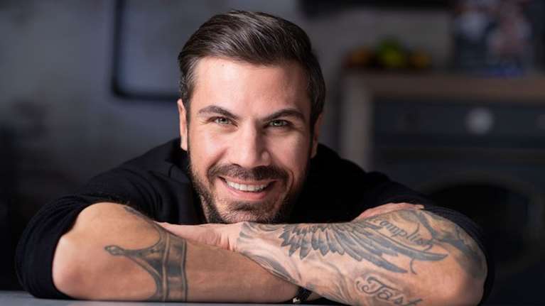 &quot;Akis Junior&quot;: Ο Άκης Πετρετζίκης μας δείχνει για πρώτη φορά το δωμάτιο του γιου του