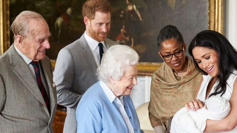 Κίνηση καλής θέλησης από τη βασίλισσα Ελισάβετ: Η ευχή στον δισέγγονό της Άρτσι για τα γενέθλιά του