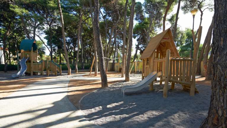 Κατερίνη: Φορτηγό παρέσυρε κοριτσάκι 2 χρονών έξω από παιδική χαρά