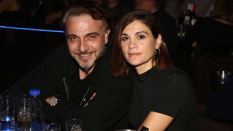 H Άννα Μαρία Παπαχαραλάμπους casual σε μεζεδοπωλείο στην Καλλιθέα