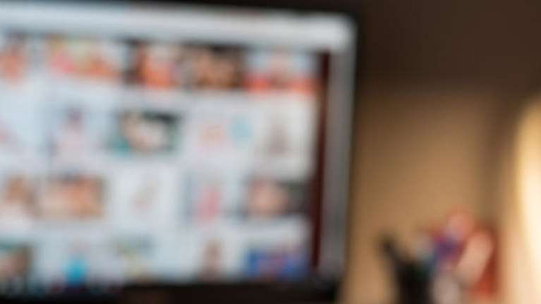 Revenge porn: Πότε είναι κακούργημα και τι ισχύει στην περίπτωση του Στάθη Παναγιωτόπουλου [Βίντεο]