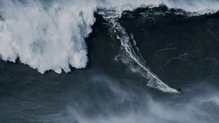 Καβάλησε το πιο μεγάλο κύμα: Ο Γερμανός σέρφερ που είναι κοντά σε νέο παγκόσμιο ρεκόρ - Ζωή αφιερωμένη στον ωκεανό
