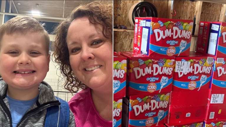 Δεν πίστευε στα μάτια της: Μητέρα στις ΗΠΑ άνοιξε την πόρτα της και είδε ότι της είχαν παραδώσει 70.000 γλειφιτζούρια