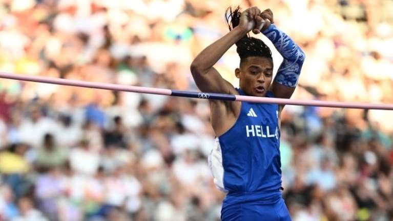 Νέο πανελλήνιο ρεκόρ έκανε ο Εμμανουήλ Καραλής: Πέταξε στα 5.92μ σε αγώνα κλειστού στίβου στην Πολωνία [βίντεο]