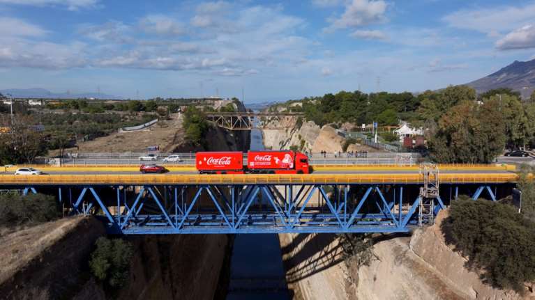 ​H Coca-Cola φέρνει την αληθινή μαγεία των Χριστουγέννων μέσα από την ανθρώπινη σύνδεση και επαφή