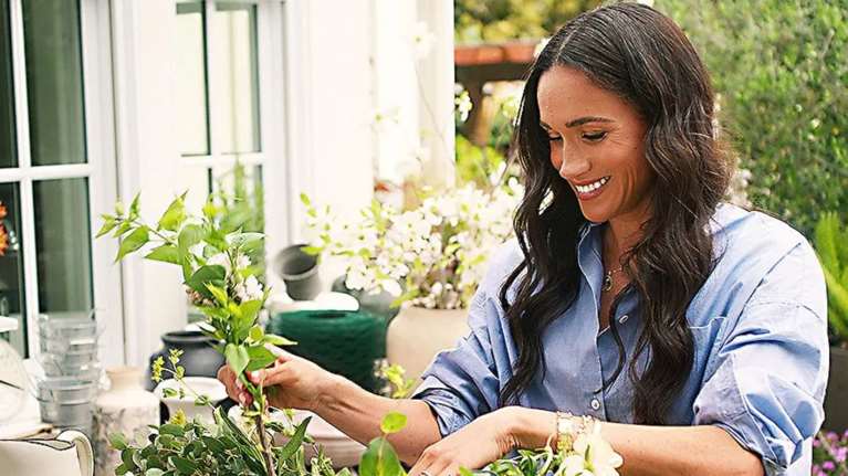 &quot;Μικροί βοηθοί&quot; ο Άρτσι και η Λίλιμπετ στα γυρίσματα της νέας εκπομπής της Μέγκαν στο Netflix