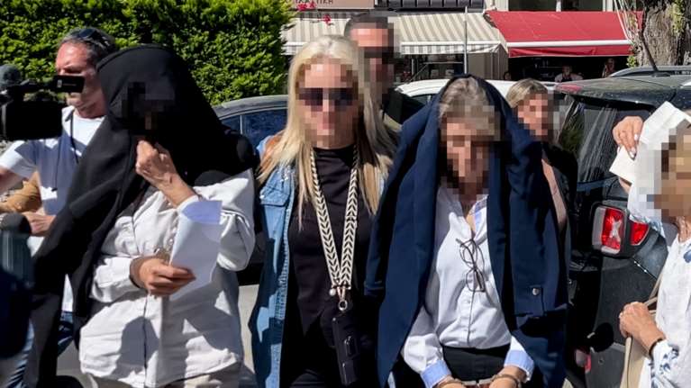 &quot;Εδωσα 5.000 ευρώ και τους ευχαρίστησα, δεν είχα άλλη επιλογή&quot; - Θύμα του κυκλώματος των εφοριακών αποκαλύπτει