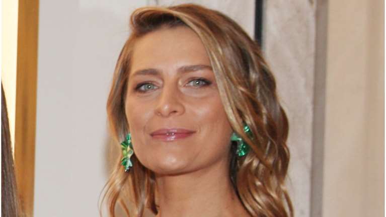 Τατιάνα Μπλάτνικ: Η λαμπερή εμφάνιση στη Νέα Υόρκη με royal blue πριγκιπικό φόρεμα από ταφτά