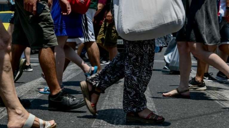 Ο &quot;οδικός χάρτης&quot; των ενισχύσεων σε 5 εκατ. πολίτες - Πώς κατανέμονται 2,5 δισ. ευρώ το επόμενο οκτάμηνο