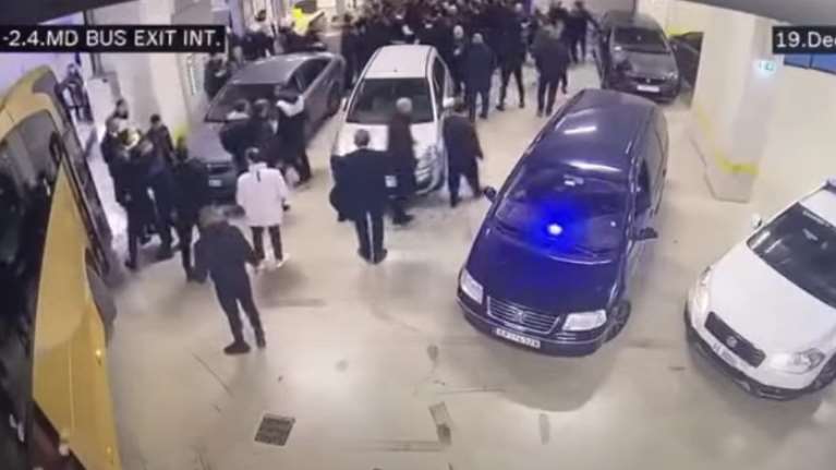 ΑΕΚ-ΠΑΟΚ: Βίντεο από τα επεισόδια στο πάρκινγκ της OPAP Arena μετά τον προημιτελικό Κυπέλλου