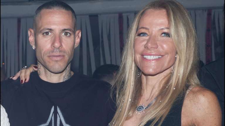 Μαριάννα Λάτση: Η rock glam εμφάνιση στην Αθηναϊκή Ριβιέρα - Το εφαρμοστό jumpsuit της 71χρονης με τα ιδιαίτερα κεντήματα