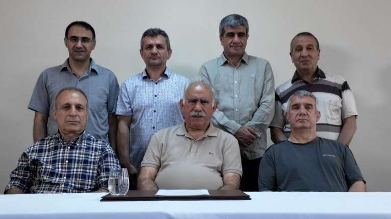 Η πρώτη εμφάνιση Οτσαλάν μετά από 26 χρόνια: "Να πάμε από τον ένοπλο αγώνα στη δημοκρατική πολιτική"