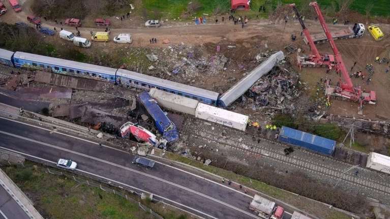 Ο Βασίλης Κοκοτσάκης στο TheTOC: Βασανιστικά τα τελευταία λεπτά όσων επέζησαν από τη σύγκρουση - Στα πρώτα βαγόνια οι υδρογονάνθρακες