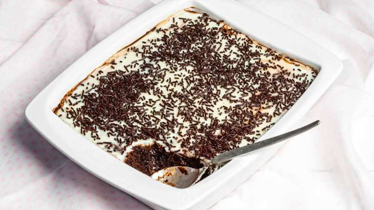 Φανταστικό γλυκό ψυγείου με σοκολάτα που θα το λατρέψετε - Εύκολο και γρήγορο