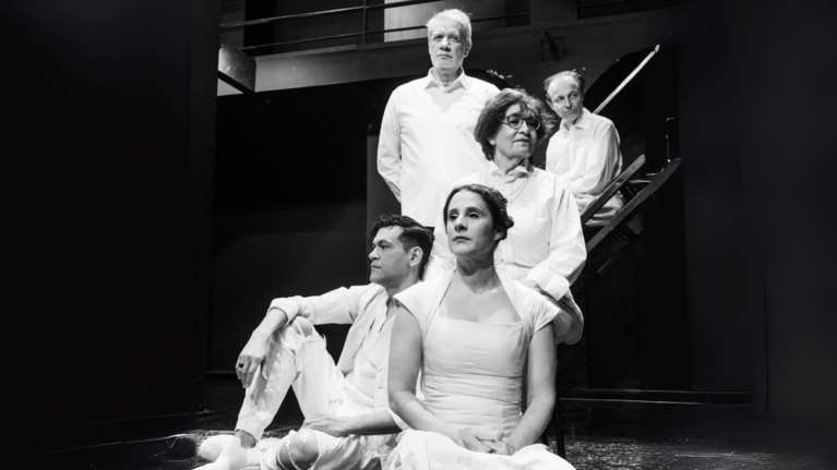 Οι &quot;Βρυκόλακες&quot; του Ίψεν στην Αθηναϊκή Σκηνή