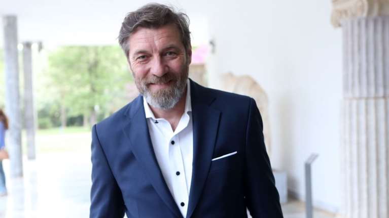 Ο Γιάννης Στάνκογλου στόλισε το διαμέρισμά του με τα δύο παιδιά του, τη Φοίβη και τον Φίλιππο