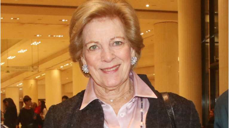 Η αριστοκρατική εμφάνιση της Άννας Μαρίας: Κομψή στο Μέγαρο Μουσικής με πέρλες, σατέν και μπαλαρίνες