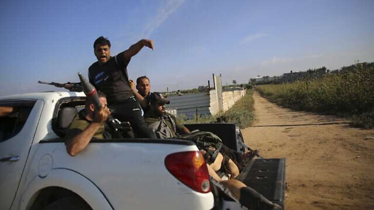 Στοιχεία φρίκης: Οι άνδρες της Χαμάς κακοποίησαν σεξουαλικά τουλάχιστον δέκα ομήρους, άνδρες και γυναίκες - Η διαπίστωση γιατρού