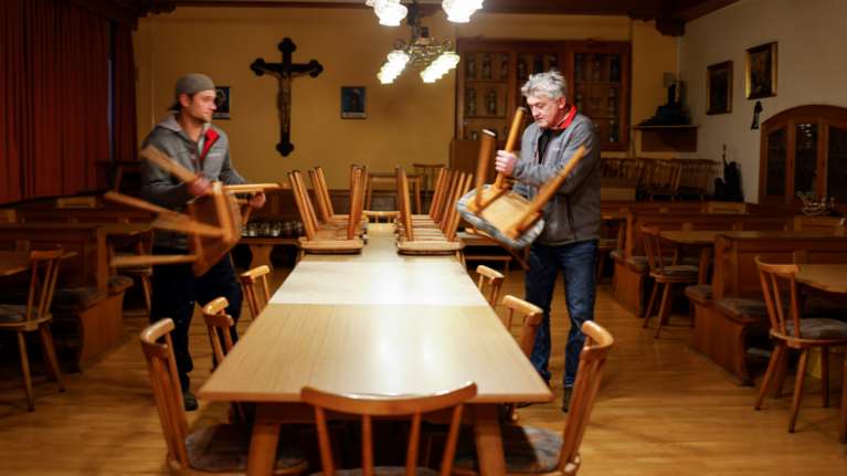 Αντίστροφη μέτρηση για τον υποχρεωτικό εμβολιασμό στη Γερμανία - Νέα μέτρα ανακοινώνονται σήμερα