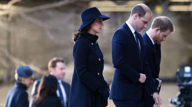 Βασιλική κηδεία: Χωριστά το τελευταίο αντίο στον πρίγκιπα Φίλιππο για Γουίλιαμ, Χάρι και Κέιτ Μίντλετον