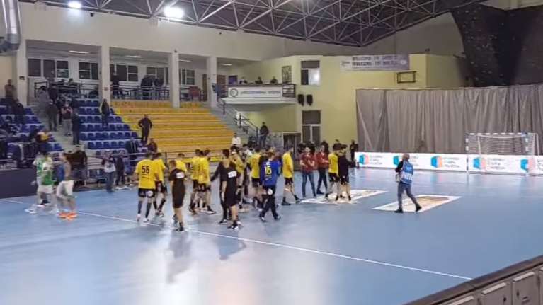 Χάντμπολ - ΑΕΚ: Άναδρη επίθεση Πορτογάλων χούλιγκαν σε Έλληνες φιλάθλους με λοστούς και μαχαίρια στη Λισαβώνα