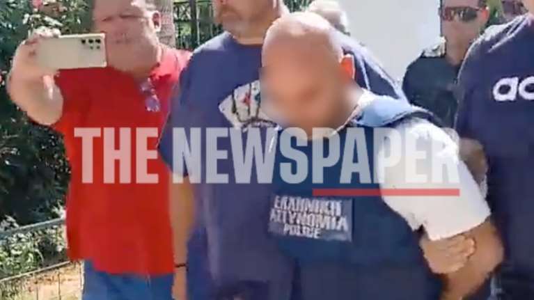 Βόλος: Με σκυμμένο κεφάλι και αλεξίσφαιρο ο 40χρονος στον εισαγγελέα - Πήρε προθεσμία για να απολογηθεί την Τρίτη