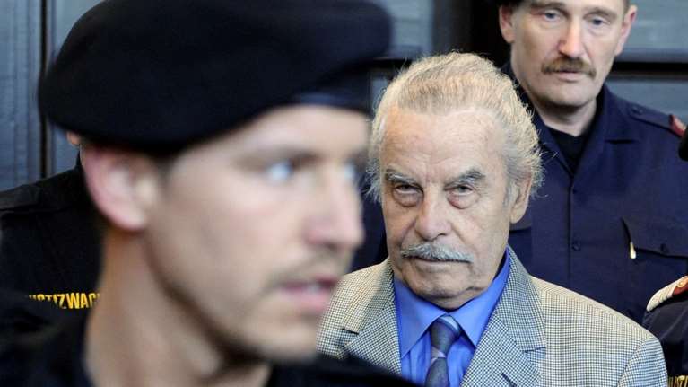 Το τέρας της Αυστρίας: Βίαζε την κόρη του επί 24 χρόνια, έκαναν επτά παιδιά - Και όμως ανοίγει ο δρόμος για την αποφυλάκισή του