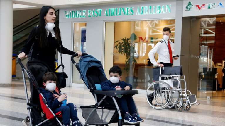 Μετάλλαξη Όμικρον: Εξαιρετικά επικίνδυνη για τα παιδιά κάτω των δύο ετών και ηλικίες έως 40 ετών