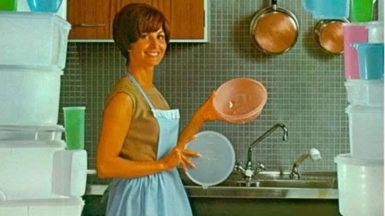 Επιδείξεις τάπερ τέλος: Η Tupperware κήρυξε πτώχευση- Η ιστορία των &quot;φαγητοδοχείων&quot; που άλλαξαν τη ζωή των νοικοκυρών