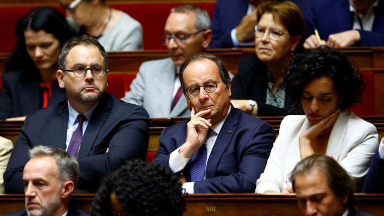 Ολάντ: &quot;Εγώ, που έσωσα την Ελλάδα...&quot; - Οι προειδοποιήσεις του πρώην προέδρου για να μην εκτροχιαστεί το χρέος της Γαλλίας