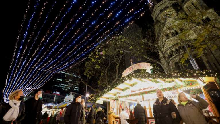 Γερμανία: Εξαπλώνεται η μετάλλαξη Όμικρον - Αποφασίστηκε καραντίνα δύο εβδομάδων για τους ταξιδιώτες από τη Βρετανία