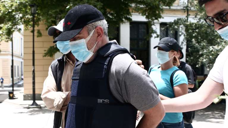 Δίκη ψευτογιατρού: Δήλωσε ασθένεια και έμεινε στο κελί του - Ξεσπούν οι συγγενείς των θυμάτων