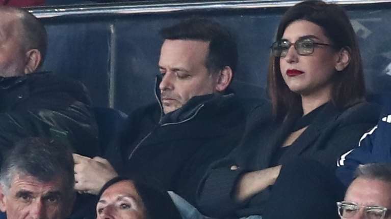 Χάρης Δούκας - Γεωργία Πολυτάνου: Μαζί στα VIP του ΟΑΚΑ - Η κομψή διεθνολόγος με τζιν και τοπ με cut out στο στήθος