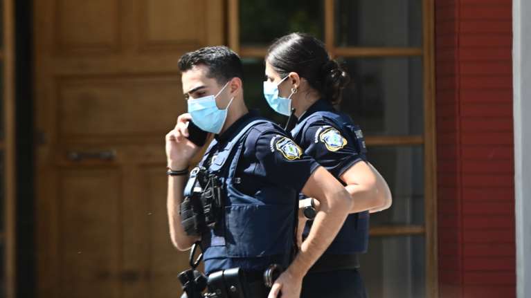 Νέα Σμύρνη: Ποινική δίωξη για ανθρωποκτονία στη 43χρονη που σκότωσε τον αδερφό της - Η ασήμαντη αφορμή που οδήγησε στο φονικό