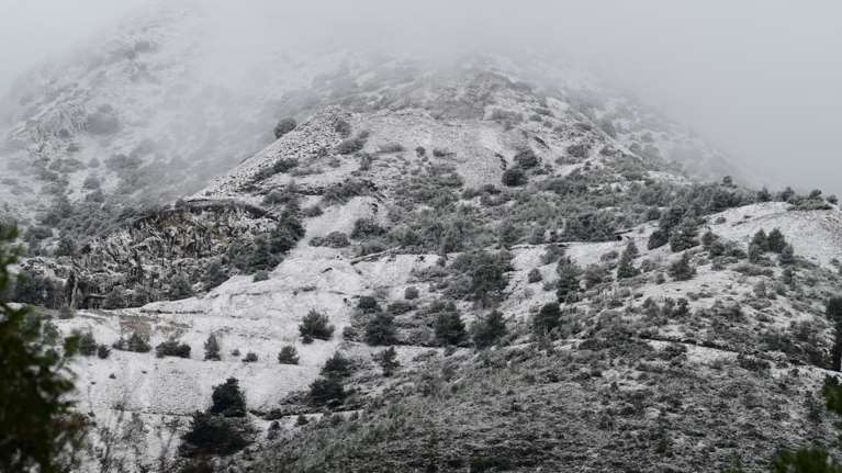 Κακοκαιρία: Στα λευκά η Ιπποκράτειος Πολιτεία, το έστρωσε στην Εύβοια - Τι καιρό θα κάνει την Πρωτοχρονιά