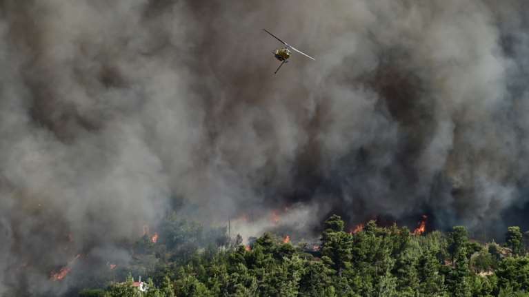 Κόλαση στην Αττική: Μεγάλες φωτιές σε Βαρνάβα και Μέγαρα - Εκκενώνονται οικισμοί - Έχουν καεί σπίτια