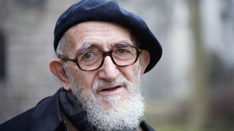 Αββάς Πιέρ: Ο άγιος των αστέγων που πρόδωσε τη Γαλλία - Αποκαθήλωση για τον παπά-σύμβολο που κατηγορείται για βιασμούς