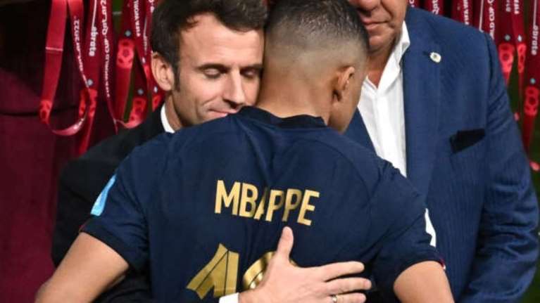 Γιατί ο Μακρόν έχει "κόλλημα" με τον Εμπαπέ - Το δείπνο με τον εμίρη του Κατάρ στο Μέγαρο Ελιζέ και η αγωνία να μην τον χάσει