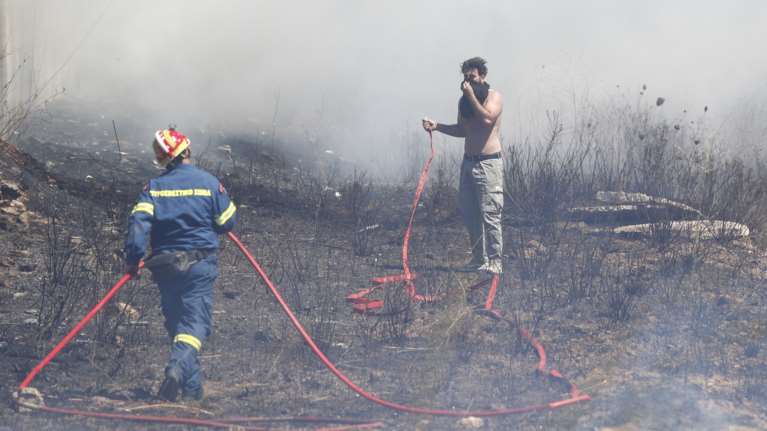 Μεγάλη φωτιά στο Λιτόχωρο - Στη μάχη εναέρια μέσα