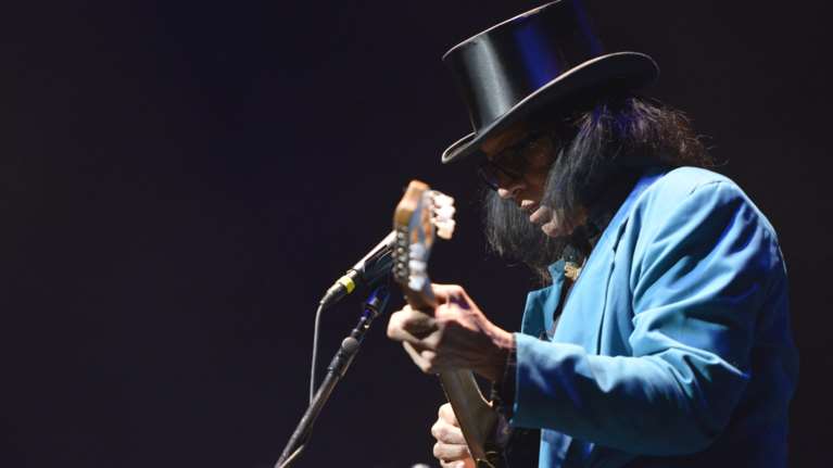 Πέθανε στα 81 του ο Sugar Man: Ο χτίστης από το Ντιτρόιτ που έγινε ο διάσημος μουσικός της φολκ Sixto Rodriguez