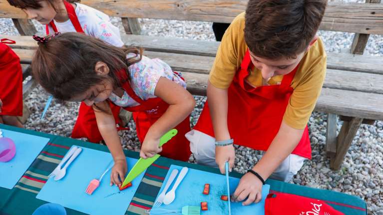 Ζήσαμε τη μοναδική βιωματική &quot;Εμπειρία Χρυσελιά / Craft Edition&quot; σε μια σειρά από δραστηριότητες που συνδύασαν τη διασκέδαση με τη γνώση