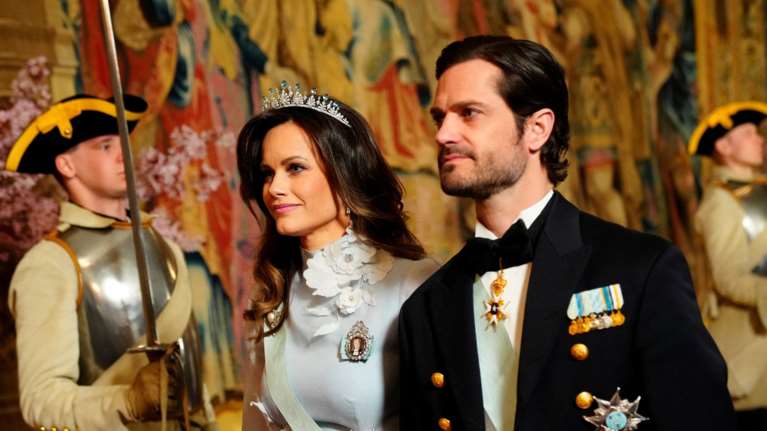 Το κουκλίστικο πριγκιπικό ζεύγος της Σουηδίας: Σαν ψεύτικη κούκλα η πριγκίπισσα Σοφία μαζί με τον γοητευτικό Καρλ Φιλίπ