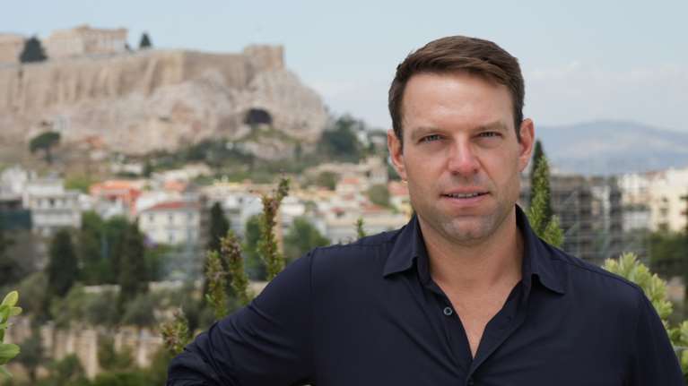 Στέφανος Κασσελάκης: Από τους Τάφους των Βενιζέλων ανακοινώνει την υποψηφιότητά του, που ταράζει τα νερά στον ΣΥΡΙΖΑ