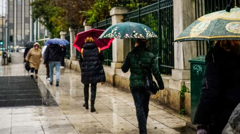 Κακοκαιρία εξπρές  με καταιγίδες και χιόνια - Πού και πότε θα &quot;χτυπήσει&quot; - Πότε επιστρέφει η άνοιξη