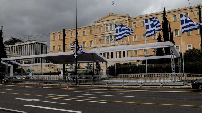 Συννεφιασμένη η Κυριακή με υψηλές θερμοκρασίες – Με τι καιρό θα γίνουν οι παρελάσεις της 28ης Οκτωβρίου