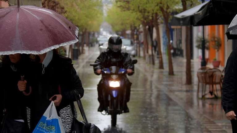 Καιρός: Μπουρίνια και χαλάζι φέρνει η κακοκαιρία εξπρές – Ποιες περιοχές θα επηρεαστούν, τι θα γίνει στην Αττική