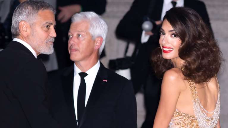 Μετακομίζουν στη Νέα Υόρκη οι Κλούνεϊ: Αναγκάζονται να εγκαταλείψουν τον γαλλικό πύργο των 8,3 εκατ. $.